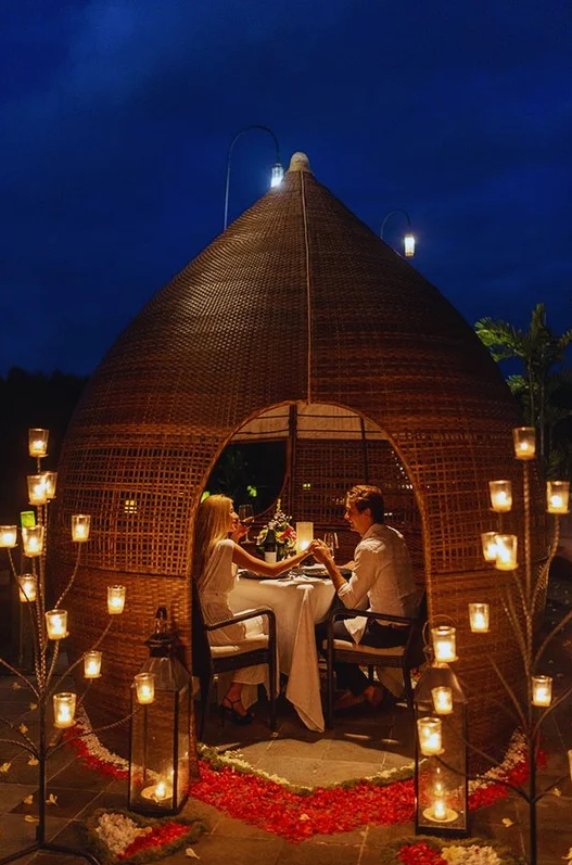 ROMANTIC DINNER
