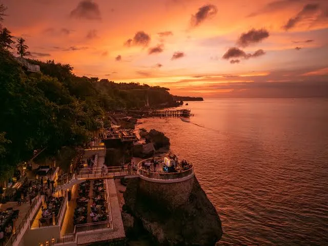 Golden sunset over Indian Ocean viewed from Rock Bar AYANA Bali for The Grand Escape by Bali Assist Co